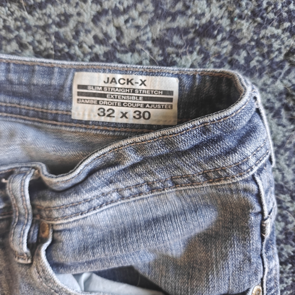 Levi's Classic Blue Jeans - Picture 2 of 2